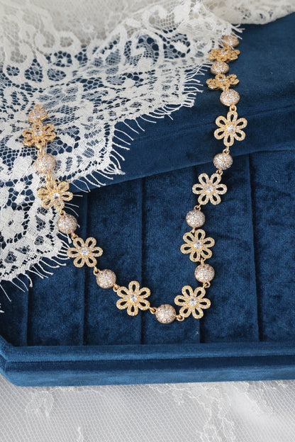 choker in golden metal with zirconias in velvet blue box