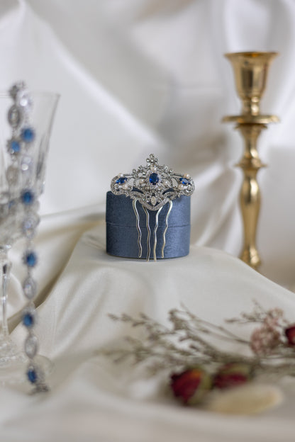 headpiece in vintage style with sapphire blue stones 